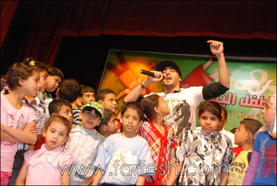 مجموعة من الفنانين في احتفال المركز الكاثوليكي بالطفل اليتيم صورة رقم 13 مجموعة من الفنانين في احتفال المركز الكاثوليكي بالطفل اليتيم صورة رقم 13