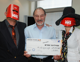 بعد أربعة أشهر من الأنتظار.. وصل الفائزون بـ 74 مليون شيكل  صورة رقم 1