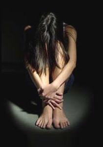 استدرجوه الى حفل تبادل أزواج وتناوبوا على اغتصاب زوجته! صورة رقم 1