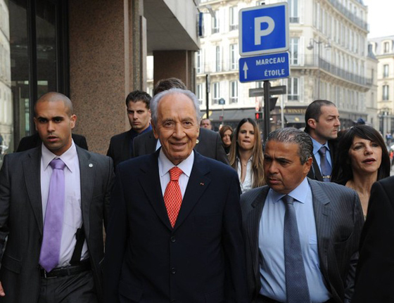 إستنكار كبير بعد تدشين بيرس حديقة بن غوريون في باريس صورة رقم 5