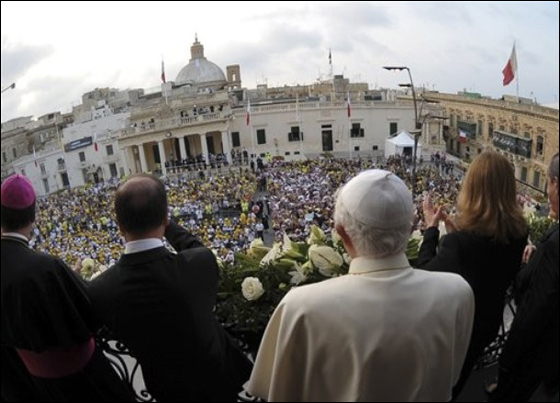 تريد الصلاة مع قداسة البابا؟ إدفع 10 جنيه استرليني  صورة رقم 4