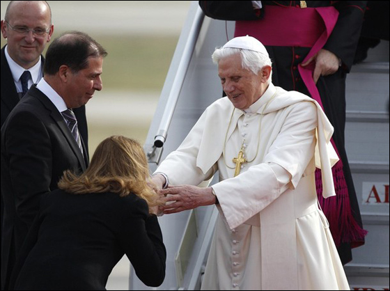 تريد الصلاة مع قداسة البابا؟ إدفع 10 جنيه استرليني  صورة رقم 5