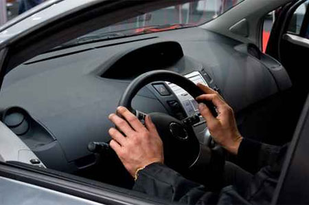 إحتجز 30 شخصًا وهددهم بكلاشنكوف بعد ان رسب باختبار القيادة! صورة رقم 1