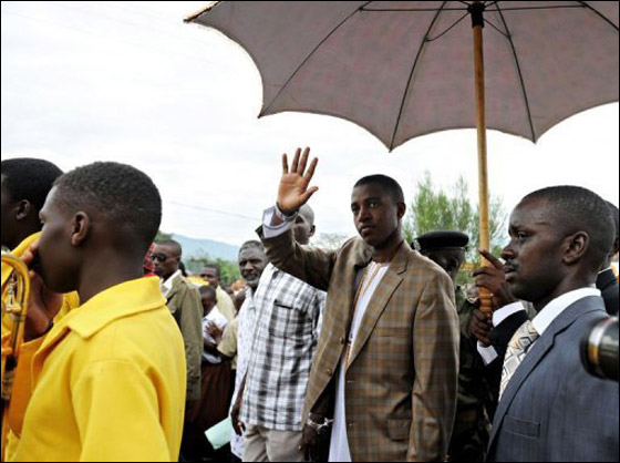 تنصيب أصغر ملك في العالم رسميا بعد 15 عاما من توليه الحكم!! صورة رقم 15 تنصيب أصغر ملك في العالم رسميا بعد 15 عاما من توليه الحكم!! صورة رقم 15