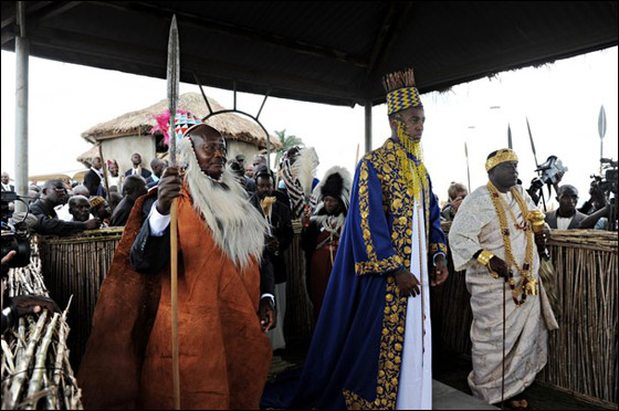 تنصيب أصغر ملك في العالم رسميا بعد 15 عاما من توليه الحكم!! صورة رقم 12 تنصيب أصغر ملك في العالم رسميا بعد 15 عاما من توليه الحكم!! صورة رقم 12