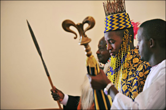 تنصيب أصغر ملك في العالم رسميا بعد 15 عاما من توليه الحكم!! صورة رقم 4 تنصيب أصغر ملك في العالم رسميا بعد 15 عاما من توليه الحكم!! صورة رقم 4