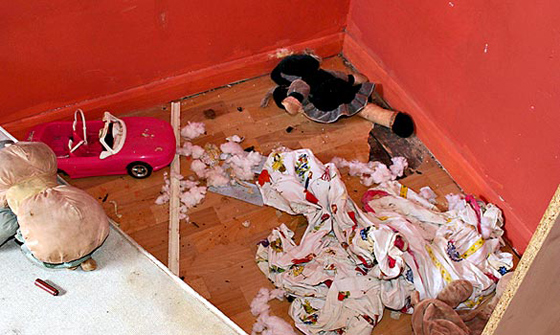 سجن زوجين تسببا بإهمالهما بشنق طفلتهما المعاقة! صورة رقم 2