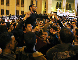 إشهار مسيحي إسلامه يغضب أقباط مصر ويؤدي إلى اشتباكات!! صورة رقم 1