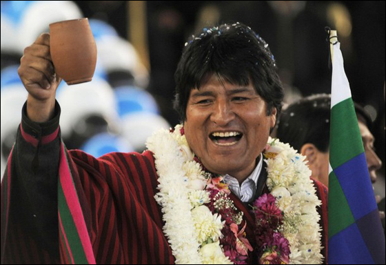 رئيس بوليفيا يكشف عن سبب الميول الشاذة عند الرجال! صورة رقم 7 رئيس بوليفيا يكشف عن سبب الميول الشاذة عند الرجال! صورة رقم 7