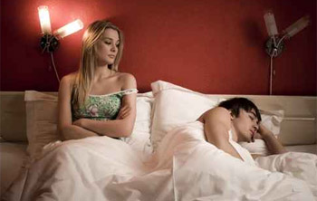 اعتاد النوم مبكراً.. فخلعته زوجته!! صورة رقم 1