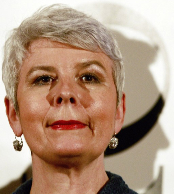 ‏رئيسة كرواتيا تعرض الاكسسوارات في قمة حظر الاسلحة النووية!        صورة رقم 7