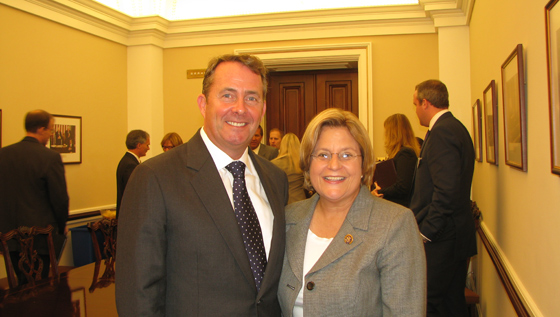 سطو على منزل وزير بريطاني يعرقل إعلانه بيان الحزب!!        صورة رقم 10