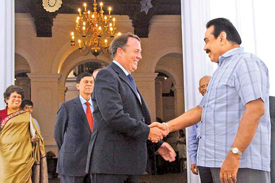 سطو على منزل وزير بريطاني يعرقل إعلانه بيان الحزب!!        صورة رقم 8