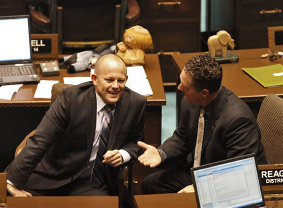 مصادقة قانون يطالب أوباما بإظهار شهادة ولادته!!        صورة رقم 7