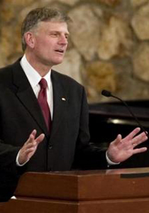 منع مبشر مسيحي من الصلاة في البنتاغون لتطرفة ضد الإسلام  صورة رقم 1