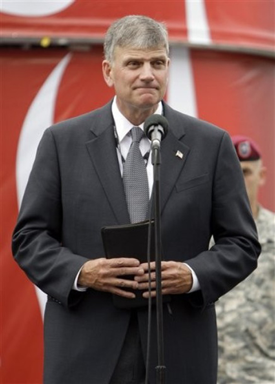 منع مبشر مسيحي من الصلاة في البنتاغون لتطرفة ضد الإسلام  صورة رقم 2