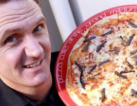 استراليا: إقبال كبير على بيتزا مرصعة بالجراد المقرمش النافق!!! صورة رقم 1