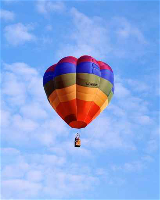 طلاب سعوديين عالقين في سماء بريطانيا بسبب خلل في المنطاد!! صورة رقم 1