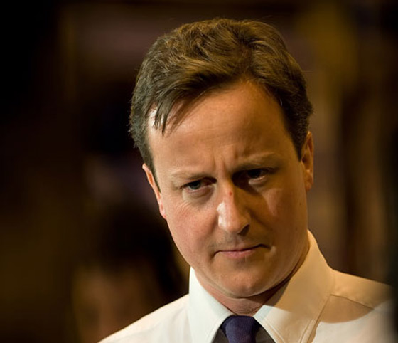 غرامة مالية لوزير بريطاني لاستخدامه المحمول اثناء القيادة!!  صورة رقم 5