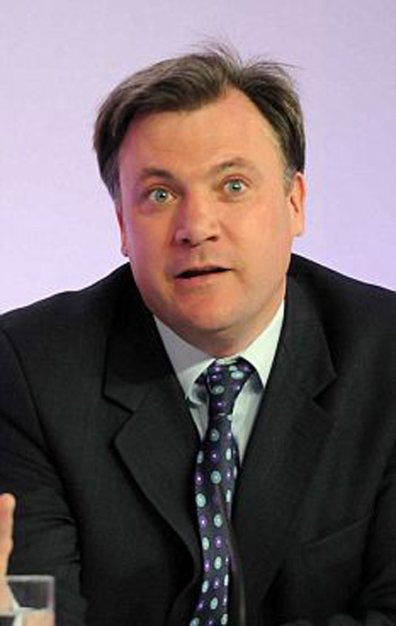 غرامة مالية لوزير بريطاني لاستخدامه المحمول اثناء القيادة!!  صورة رقم 4