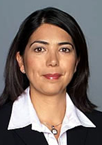 وزيرة ألمانية مسلمة تدعو إلى حظر الصليب وتفجر موجة غضب! صورة رقم 1