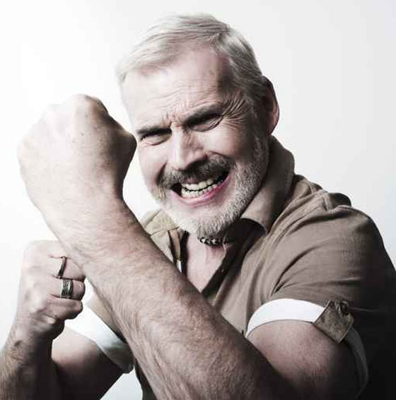 مسن شجاع: تصدى لعملية سطو بنك!! صورة رقم 1 مسن شجاع: تصدى لعملية سطو بنك!! صورة رقم 1