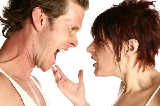 القى زوجته من الطابق الثالث بعد ان طالبته بمصاريف المنزل!! صورة رقم 1