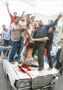 اللبنانيون أخذوا القانون بأيديهم وذبحوا المجرم أمام العامة! صورة رقم 1 اللبنانيون أخذوا القانون بأيديهم وذبحوا المجرم أمام العامة! صورة رقم 1