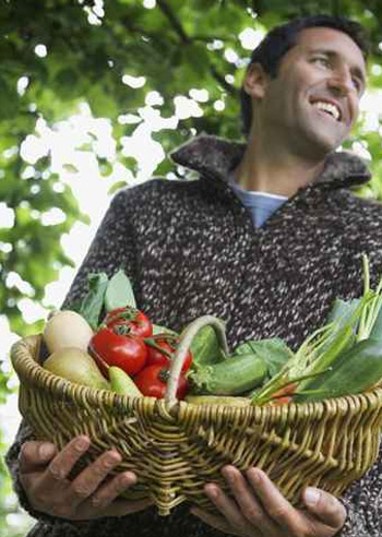 إحتفل بزفافه بأكل البندورة والخيار.. فمات! صورة رقم 1 إحتفل بزفافه بأكل البندورة والخيار.. فمات! صورة رقم 1