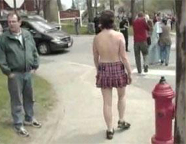 نساء عاريات الصدر لإثبات حقهن في المساواة مع الرجال! صورة رقم 1