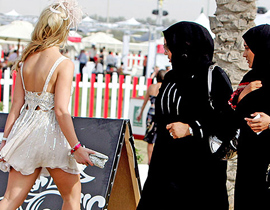 دعوة لفرض الاحتشام على الأجنبيات بالدول الإسلامية! صورة رقم 1