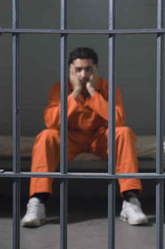 أشِعل سيجارة في الطائرة فسجن! صورة رقم 1 أشِعل سيجارة في الطائرة فسجن! صورة رقم 1