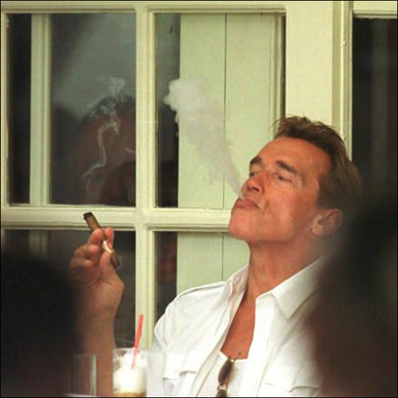 البطل أرنولد شوارزنيجر يعارض منع التدخين في المنتزهات! صورة رقم 1