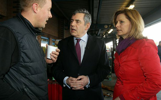 زوجة رئيس الوزراء البريطاني براون تدافع عن هفواته!  صورة رقم 3