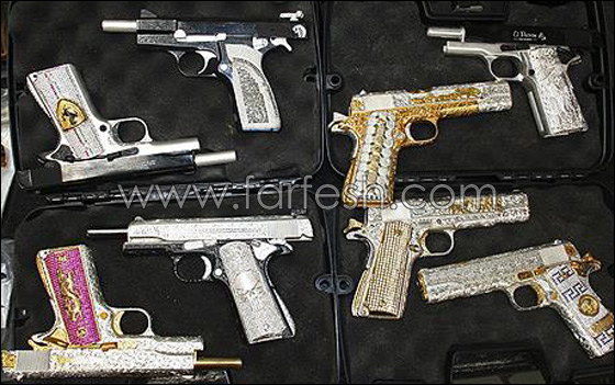 اسلحة عصابات المكسيك مطلية بالذهب والالماس! صورة رقم 3 اسلحة عصابات المكسيك مطلية بالذهب والالماس! صورة رقم 3