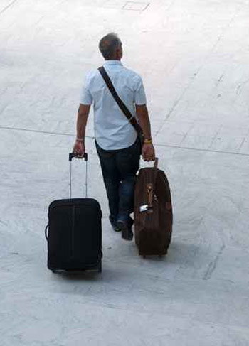 شركة طيران تجبر مواطن أن يدفع مقابل مقعد اضافي لحقيبته! صورة رقم 1