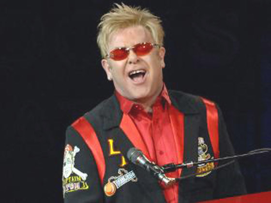 مصر تلغي حفل إلتون جون وتعلنها حرباً على المثليين!!  صورة رقم 7
