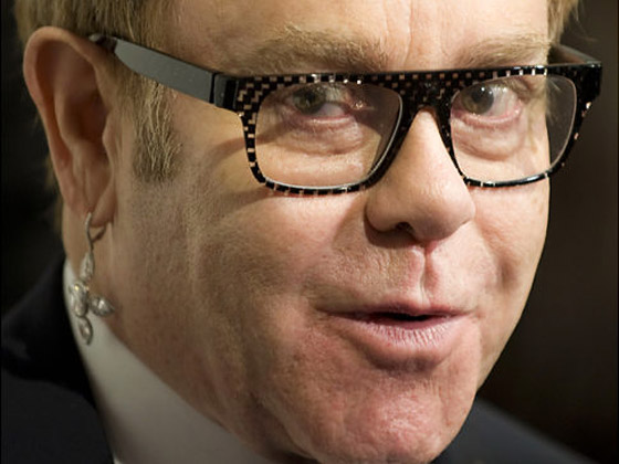 مصر تلغي حفل إلتون جون وتعلنها حرباً على المثليين!!  صورة رقم 6