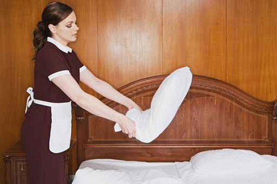  حرقت ذراع خادمتها بسبب وجبة العشاء! صورة رقم 1