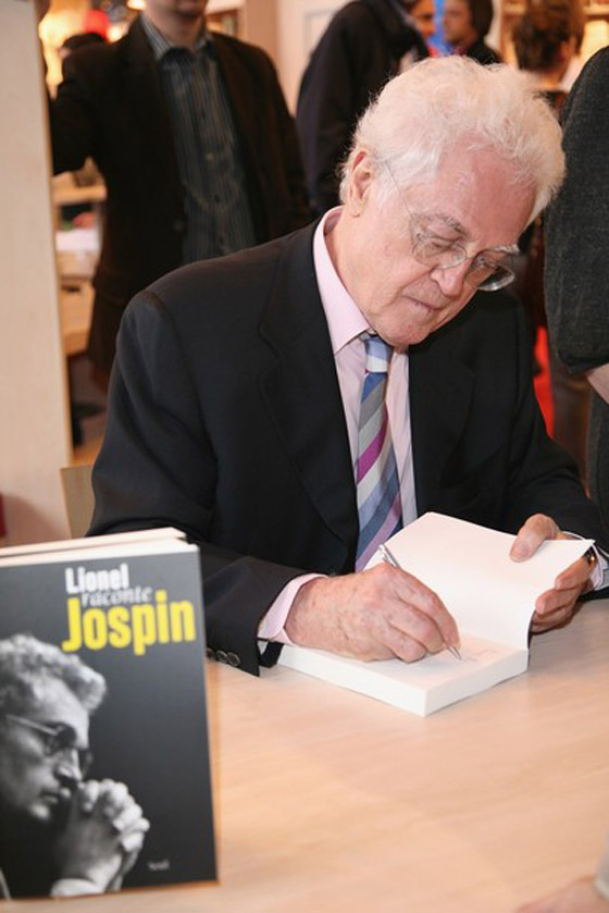 رئيس وزراء فرنسا الأسبق يعود الى الأضواء بفيلم كوميدي!! صورة رقم 6 رئيس وزراء فرنسا الأسبق يعود الى الأضواء بفيلم كوميدي!! صورة رقم 6