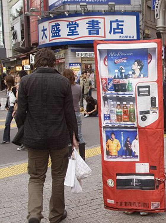 نهاية اغتصاب اليابانيات.. فتيات يتحوّلن إلى ماكنات كوكاكولا! صورة رقم 3 نهاية اغتصاب اليابانيات.. فتيات يتحوّلن إلى ماكنات كوكاكولا! صورة رقم 3