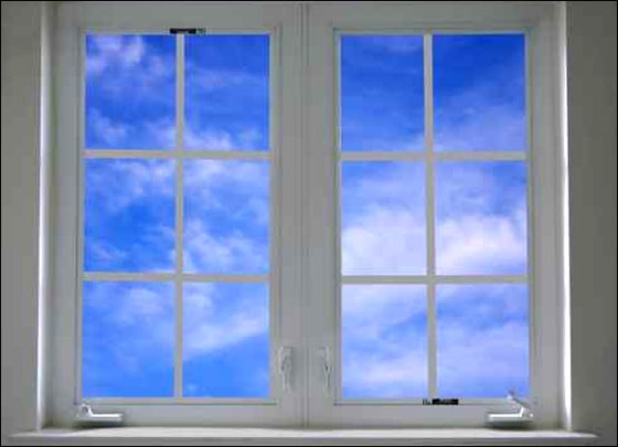 سقط من النافذة بعد أن قفز على السرير!! صورة رقم 1