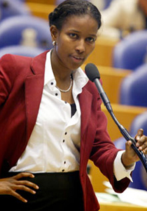 كاتبة صومالية بدوية مهددة بالقتل لإنتقادها القرآن والرسول!  صورة رقم 1