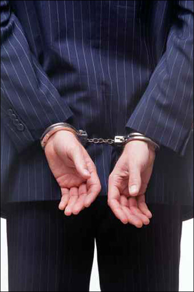 طالب دين يسرق 5500 دولار وينفقها في الفجور والقمار! صورة رقم 1