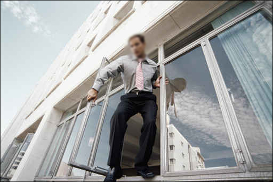 سئم من عمره المديد بعد ان بلغ الـ 100 عاما.. فانتحر! صورة رقم 1