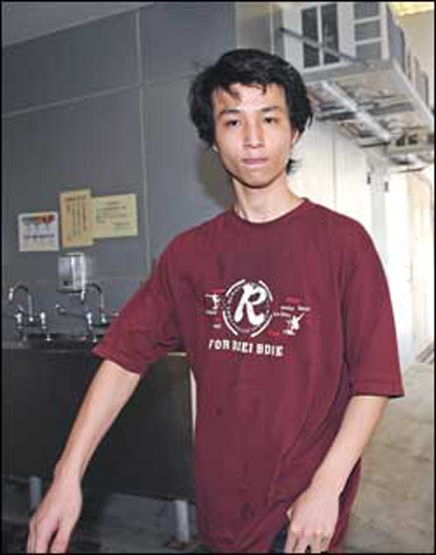 تعلقا بالتدخين.. وعلقا أبناءهما بين الحياة والموت!!  صورة رقم 2