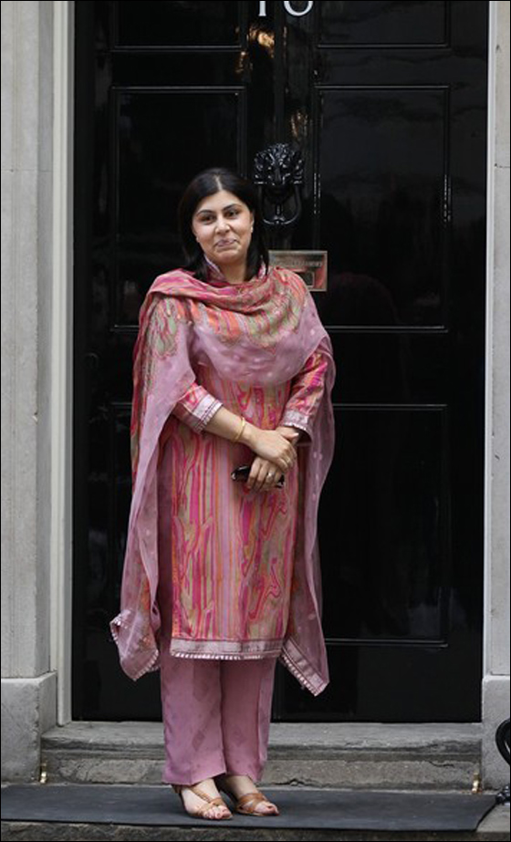 لاول مرة في تاريخ الحكومة البريطانية: وزيرة مسلمة!!  صورة رقم 7