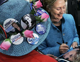 كلينتون يعرض نفسه لمن يتبرع لتسديد ديون زوجته!!  صورة رقم 1