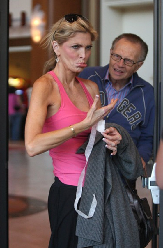 لاري كينغ يتوقف عن إجراءات طلاقه الثامن!!  صورة رقم 9