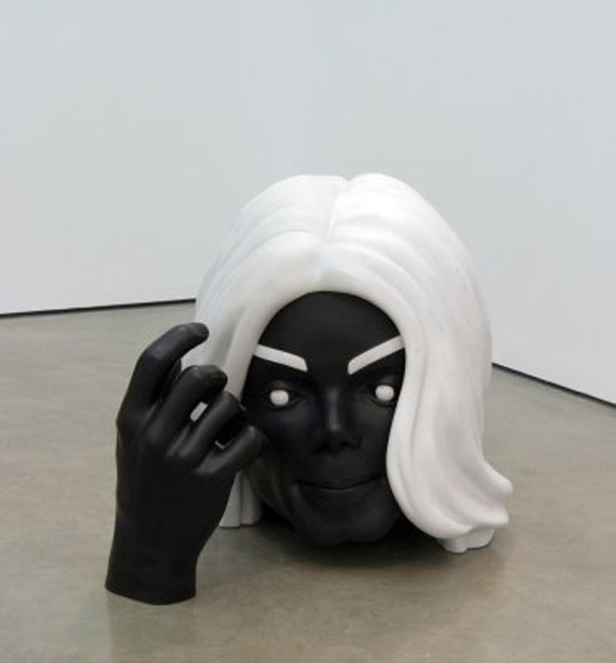 جاكسون وأندرسون الوجه الحقيقي خلف تمثال من البرونز  صورة رقم 4